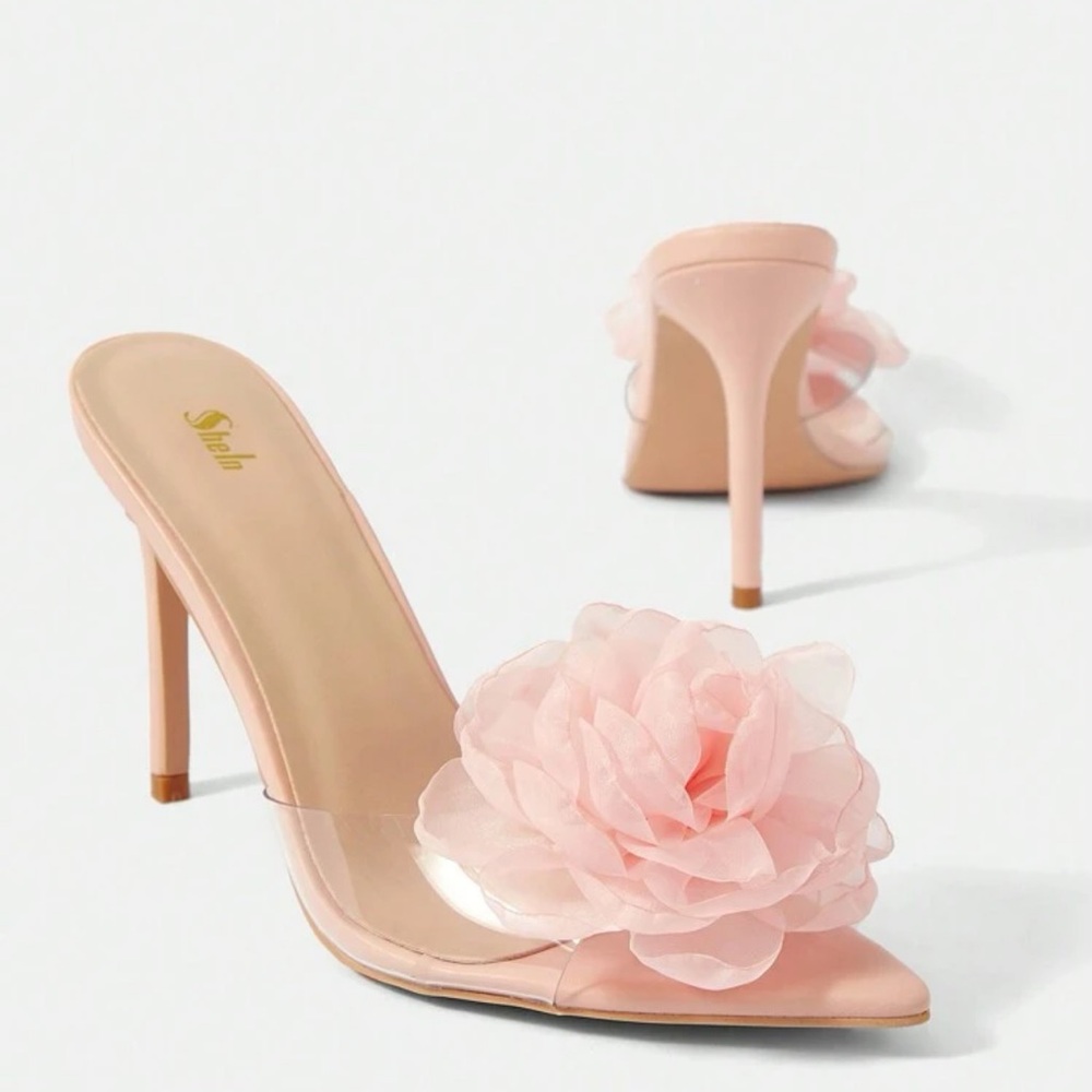 It is a bit big for me. Size EU 40 US 9